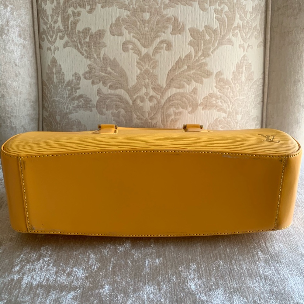 Louis Vuitton Epi Jasmine Bag - Picture 5 of 7